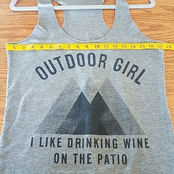 𝅺wine Graphic tank top Gray 18" bust 26" length - Picture 4 of 5